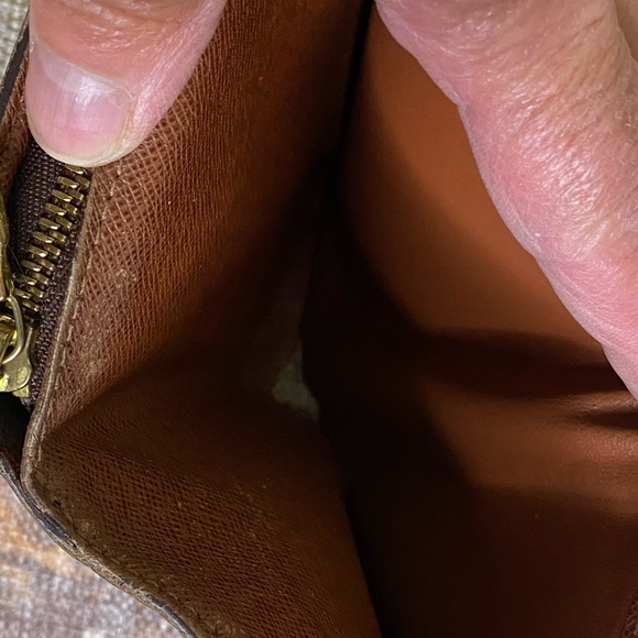 Louis Vuitton Leather Monogram Wallet EUC - Picture 3 of 10